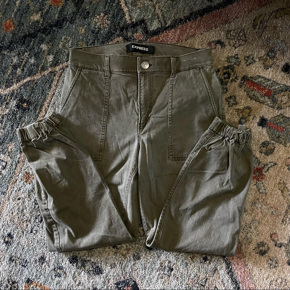 Express • Cargo Straight leg pants • Olive • Womens 6
